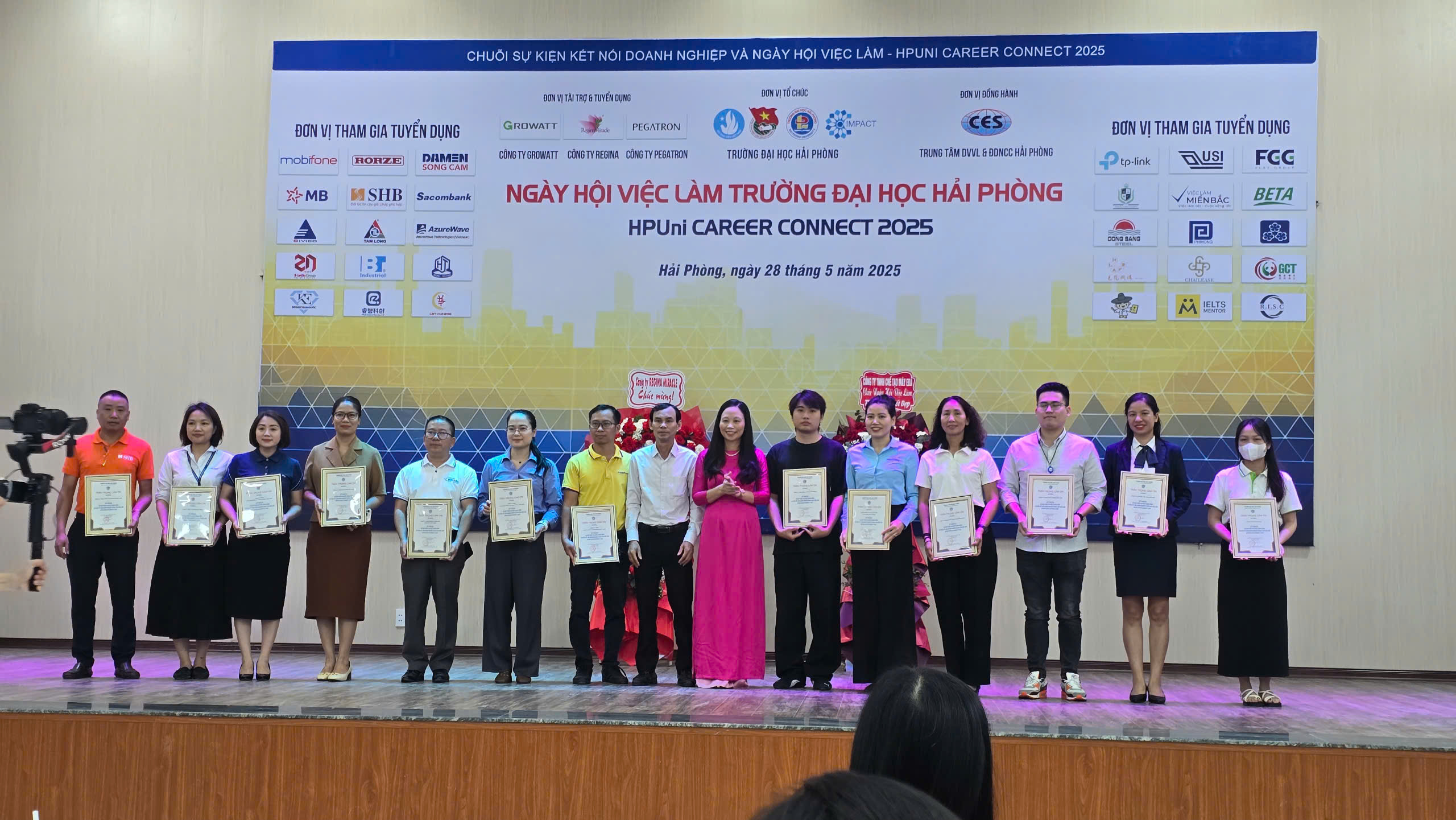 "Chuỗi Sự Kiện Việc Làm HPUni Career Connect 2025: Hành Trình Tìm Kiếm Nhân Lực Chất Lượng Cao"